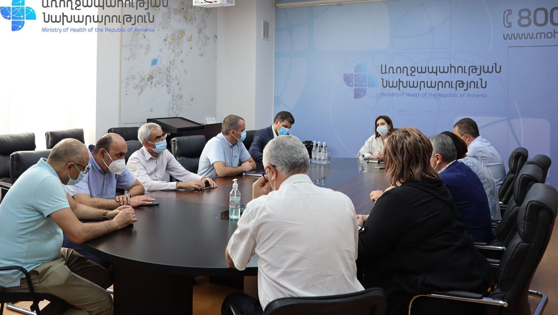 Министр здравоохранения Анаит Аванесян провела рабочую встречу-обсуждение с руководителями медорганизаций, занимающимися лечением больных COVID-19 (20 августа 2021). Еревaн - Sputnik Արմենիա, 1920, 20.08.2021