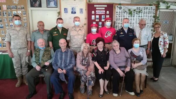Представители аппарата атташе по вопросам обороны при Посольстве РФ в Армении на встрече с ветеранами ВОВ в Ванадзоре - Sputnik Արմենիա