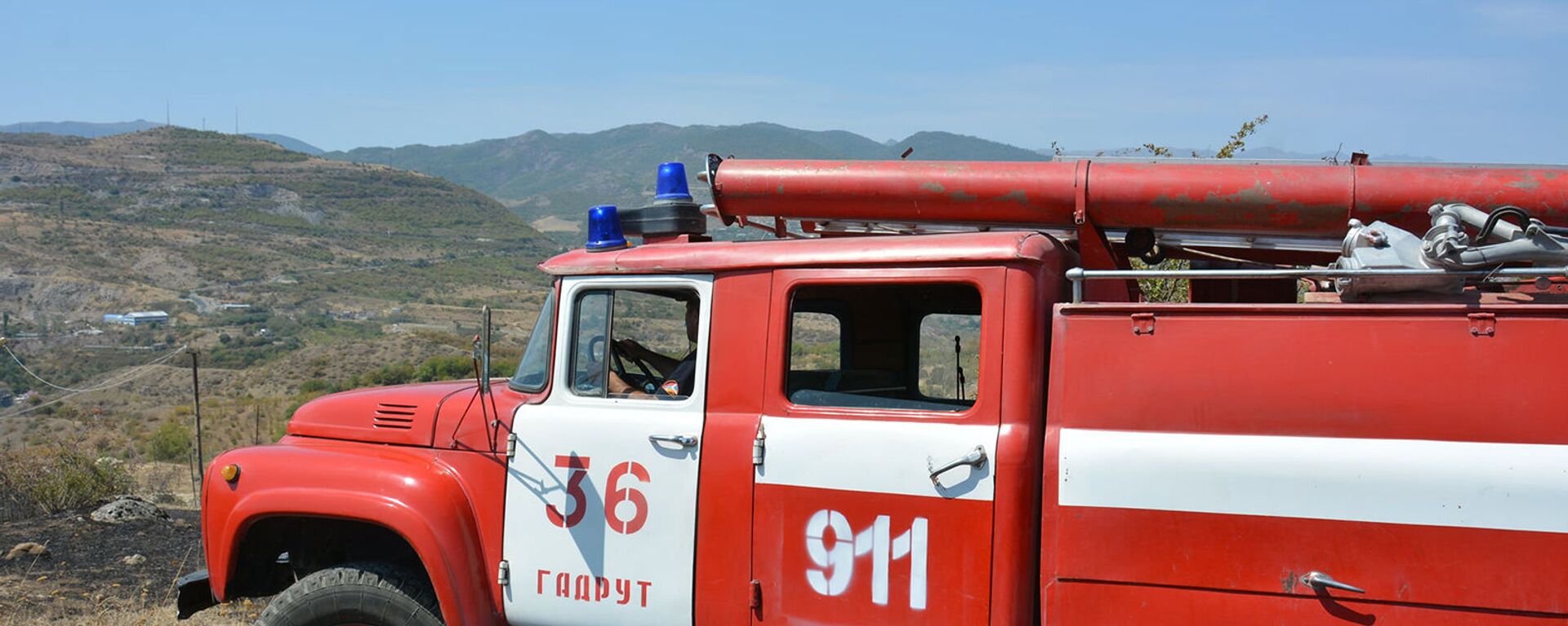 Пожарная машина МЧС в Карабахе - Sputnik Արմենիա, 1920, 04.09.2021