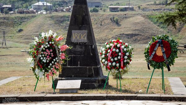 Дань памяти у памятника Иосифу Монтрезору и воинам, погибшим в русско-персидской войне - Sputnik Արմենիա