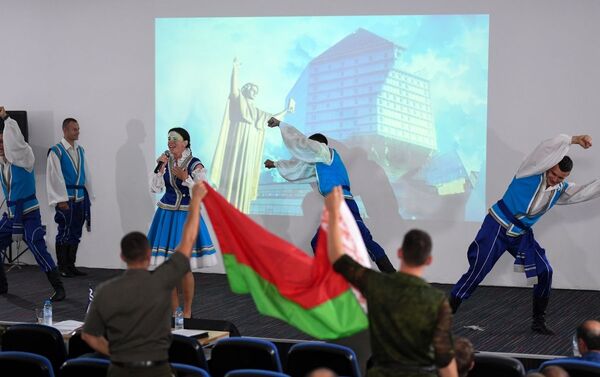 Участники первого этапа конкурса Кавалер (Сударыня) международного конкурса Воин мира АрМИ-2021 (24 августа 2021). Дилижан - Sputnik Армения