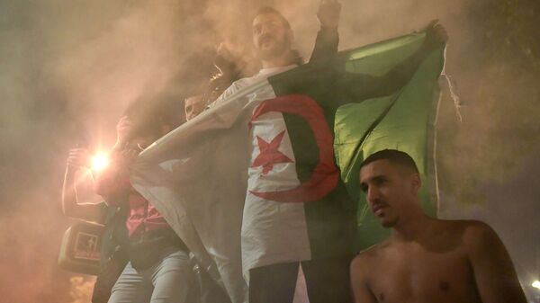 Болельщики сборной Алжира устроили беспорядки в центре Парижа  - Sputnik Армения