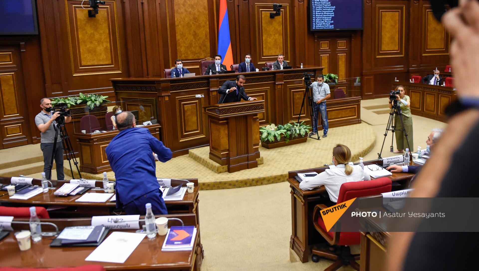 Инцидент в Парламенте Армении во время очередного заседания (25 августа 2021). Еревaн - Sputnik Արմենիա, 1920, 25.08.2021