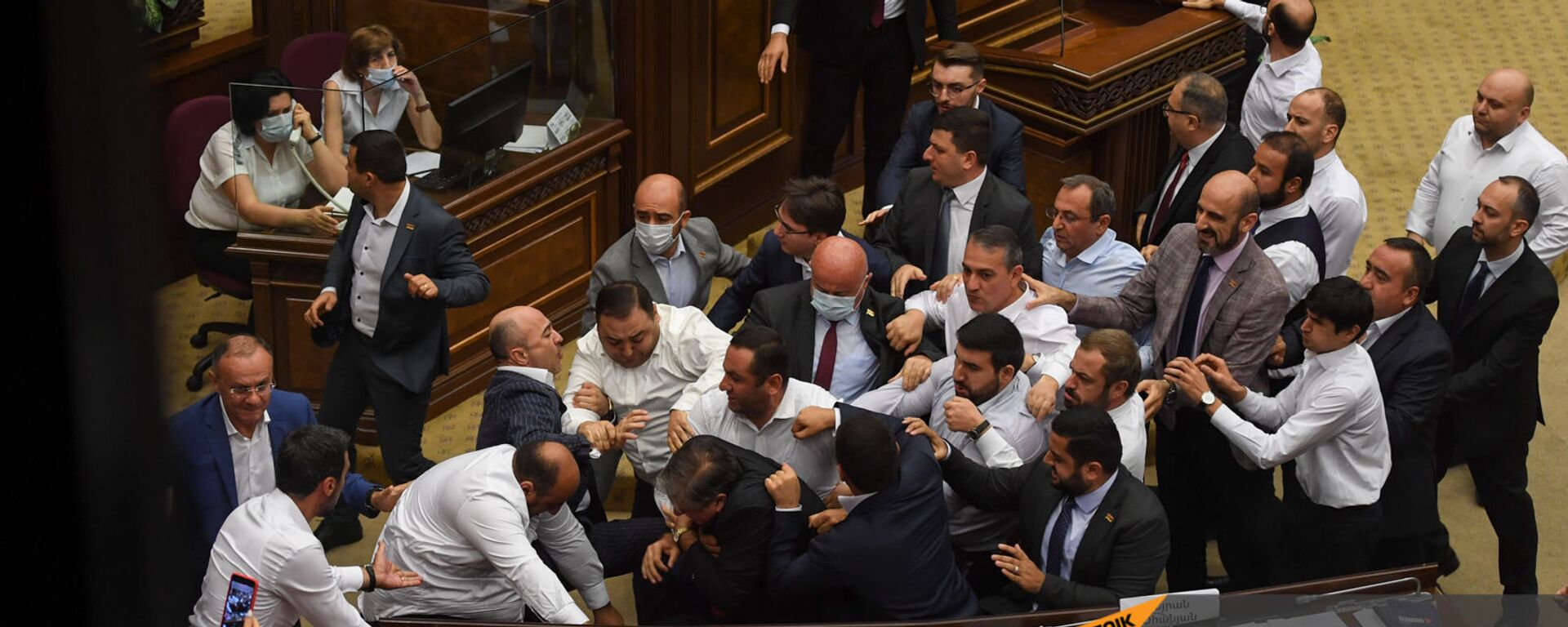 Потасовка в Парламенте Армении во время очередного заседания (25 августа 2021). Еревaн - Sputnik Արմենիա, 1920, 25.08.2021
