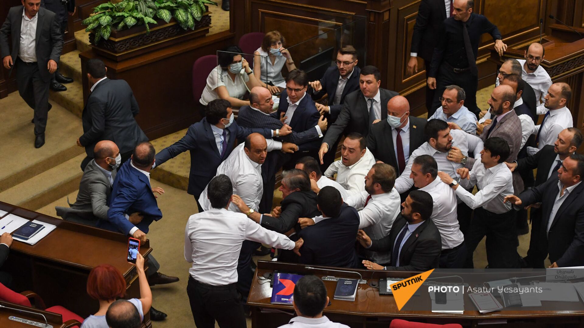 Потасовка в Парламенте Армении во время очередного заседания (25 августа 2021). Еревaн - Sputnik Армения, 1920, 25.08.2021