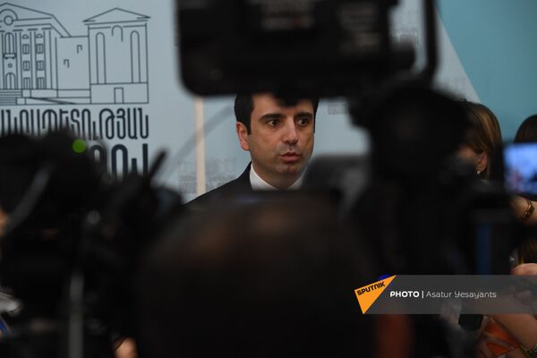 Спикер парламента Армении Ален Симонян на брифинге (25 августа 2021). Еревaн - Sputnik Армения