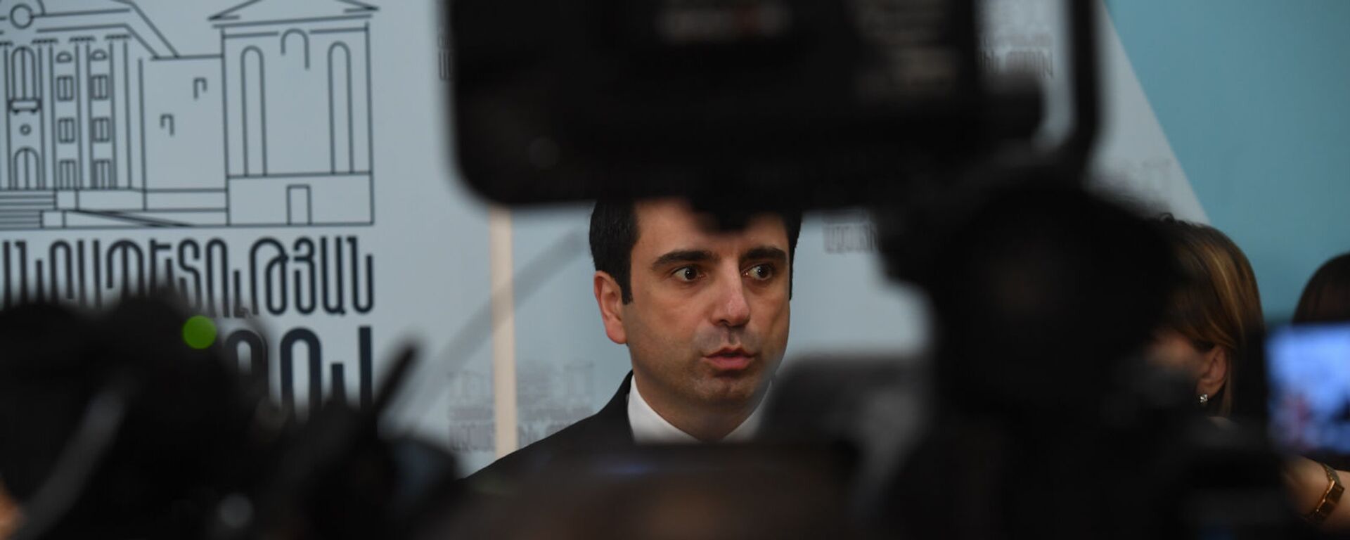 Спикер Парламента Ален Симонян на брифинге в перерыве очередного заседания НС (25 августа 2021). Еревaн Спикер Парламента Ален Симонян на брифинге в перерыве очередного заседания НС (25 августа 2021). Еревaн - Sputnik Արմենիա, 1920, 27.10.2021