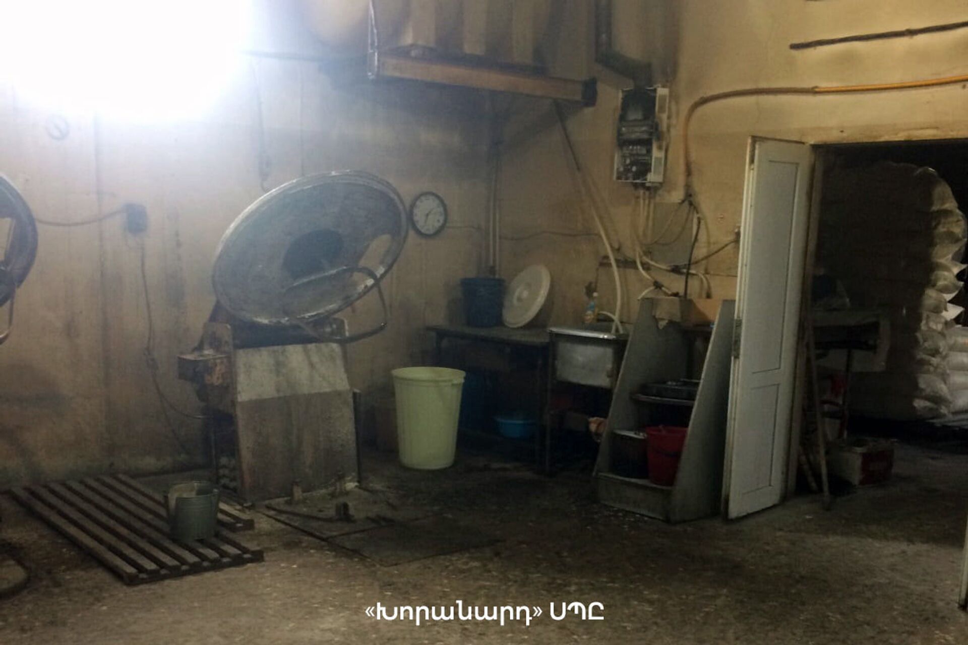 Инспекторы органа по безопасности пищевых продуктов организовали проверки пекарни Хоранард (Гегаркуник) Инспекторы органа по безопасности пищевых продуктов организовали проверки пекарни Хоранард (Гегаркуник) - Sputnik Արմենիա, 1920, 14.09.2021