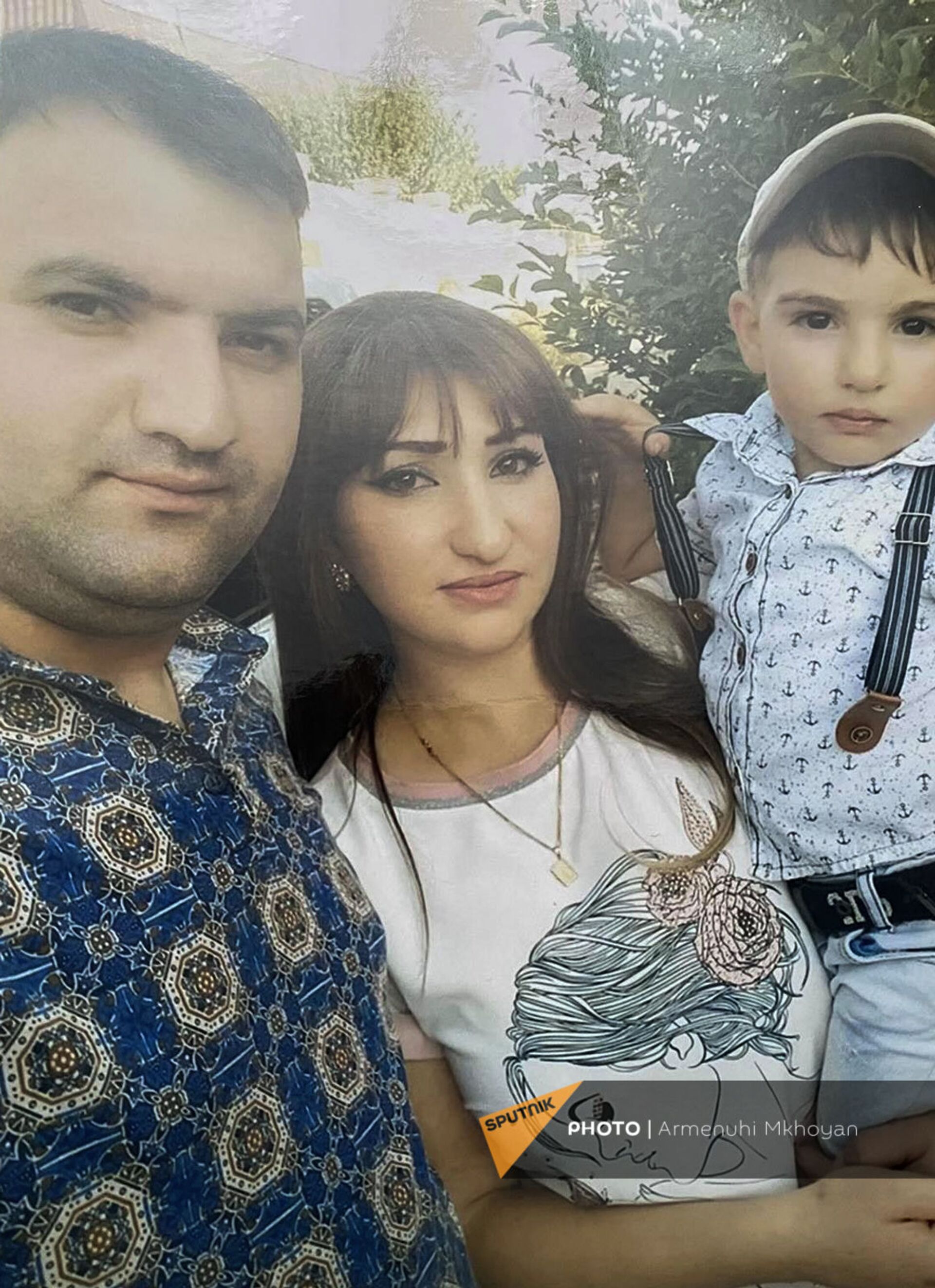 Семейная фотография Ара Мкртчяна с женой Аидой и сыном Эриком - Sputnik Армения, 1920, 14.09.2021