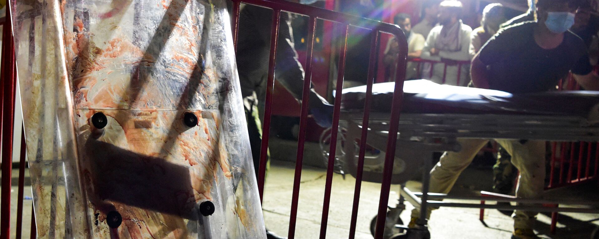 Медики помогают пострадавшим от двух мощных взрывов, произошедших в Кабуле - Sputnik Արմենիա, 1920, 30.08.2021