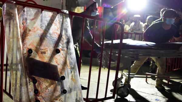 Медики помогают пострадавшим от двух мощных взрывов, произошедших в Кабуле - Sputnik Արմենիա