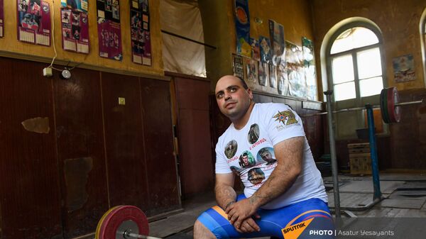 Зорик Погосян посвящает все свои победы и мировые рекорды памяти героев Арцаха - Sputnik Армения