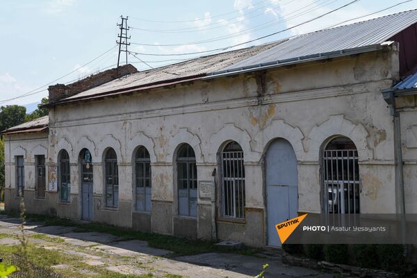 Старое здание железнодорожной станции в Ванадзоре - Sputnik Արմենիա