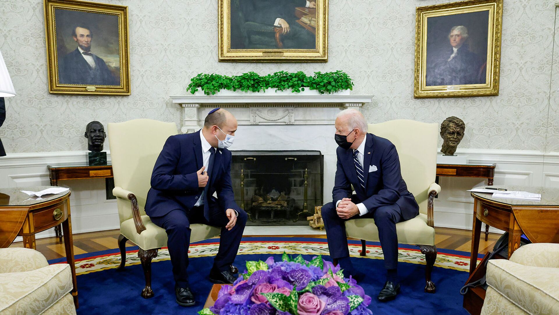 Президент США Джо Байден и премьер-министр Израиля Нафтали Беннетт беседуют во время встречи в Овальном кабинете Белого дома (27 августа 2021). Вашингтон - Sputnik Արմենիա, 1920, 29.08.2021