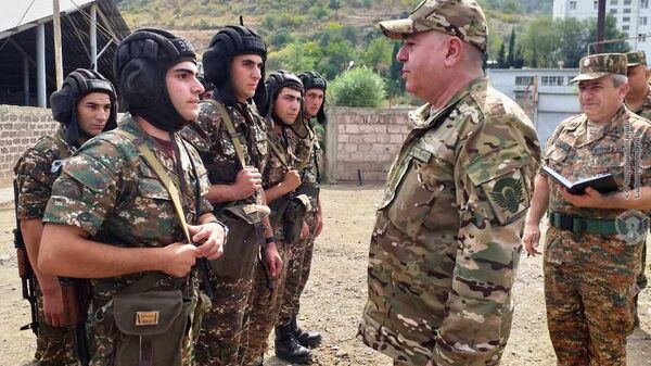 Министр обороны Аршак Карапетян посетил ряд воинских частей - Sputnik Армения