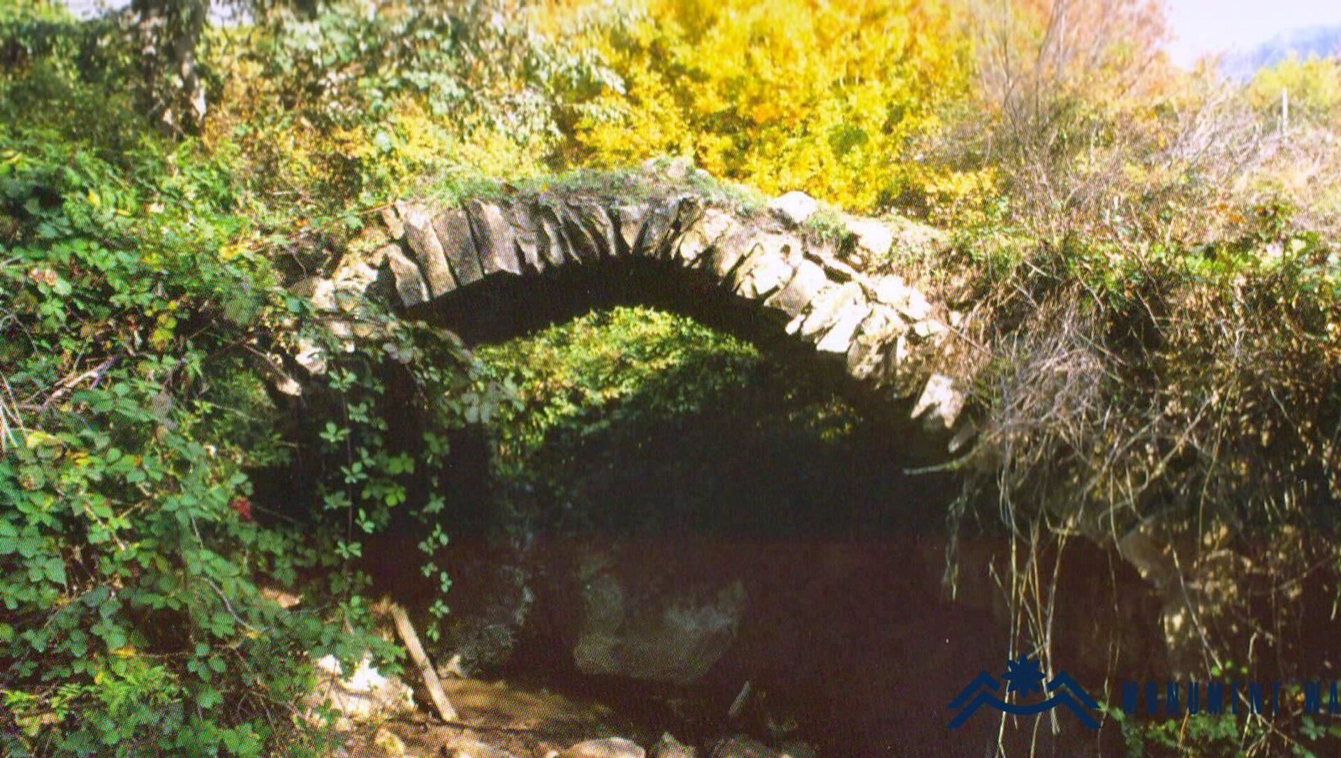 Мост Макун в южной части села Мец Тахер, на протекающем через село левостороннем притоке реки Ишханагет - Sputnik Արմենիա, 1920, 01.09.2021