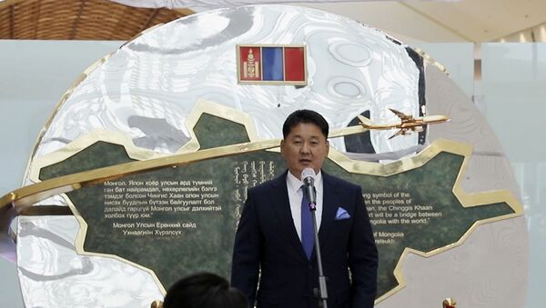 Президент Монголии Хурелсух Ухнаа во время церемонии открытия международного аэропорта «Чингисхан» в провинции Тув (4 июля 2021). Монголия - Sputnik Армения