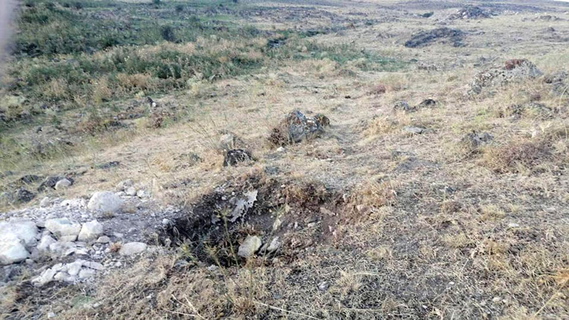 Территория памятника Зоравару (Сурб Теодорос) в общине Зораван Котайкской области - Sputnik Արմենիա, 1920, 14.09.2021