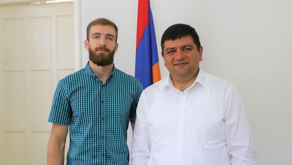 Легкоатлет сборной Армении Левон Агасян и глава капанской общины Геворг Парсян  - Sputnik Արմենիա