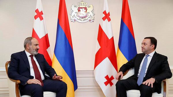 Премьер-министры Армении и Грузии Никол Пашинян и Ираклий Гарибашвили (8 сентября 2021). Тбилиси - Sputnik Армения