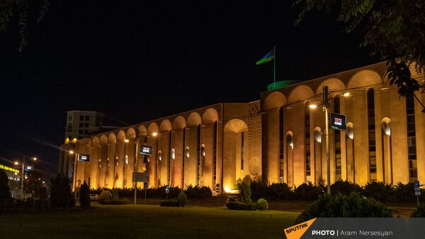 Ночная иллюминация здания мэрии Еревана - Sputnik Արմենիա