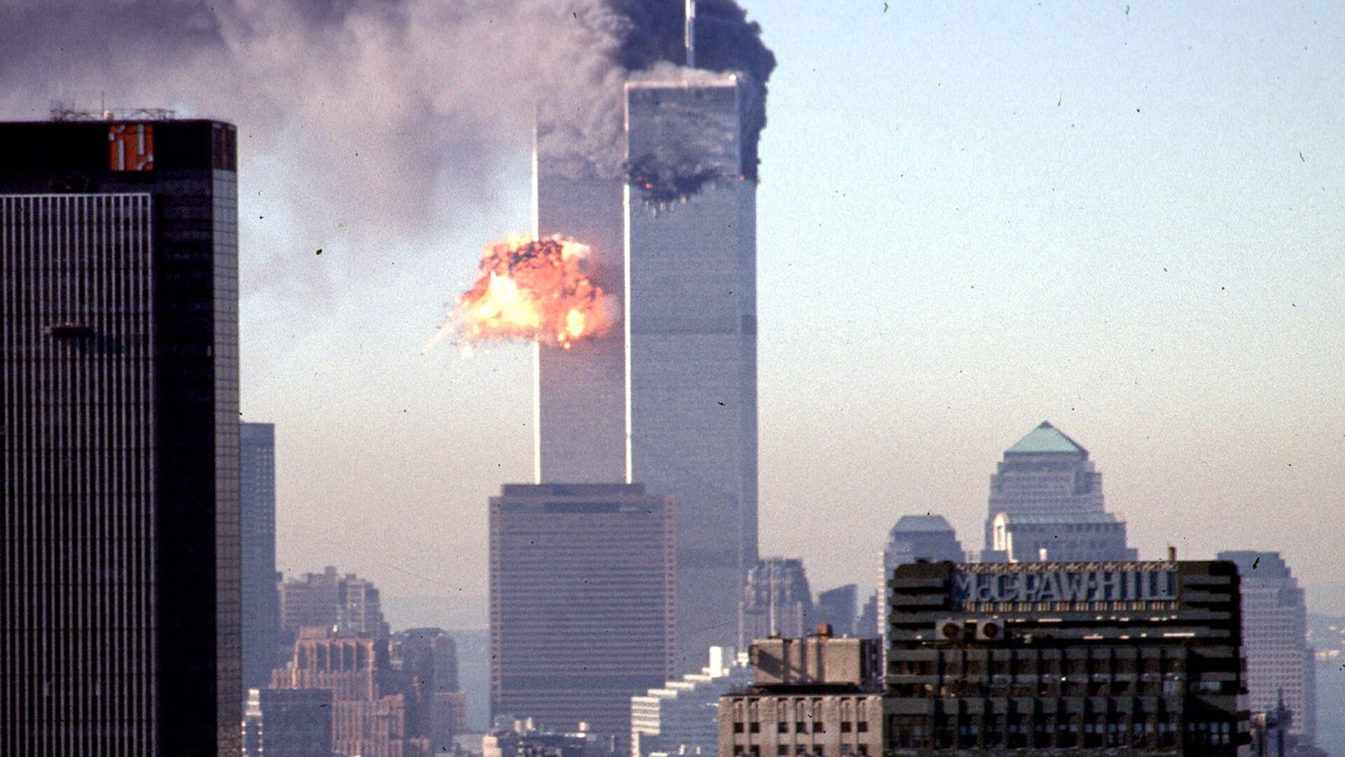 Всемирный торговый центр во время взрыва (11 сентября 2001. Нью-Йорк - Sputnik Армения, 1920, 10.09.2022