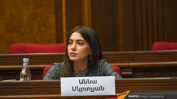 Анна Мкртчян во время заседания Парламента (13 сентября 2021). Еревaн - Sputnik Армения