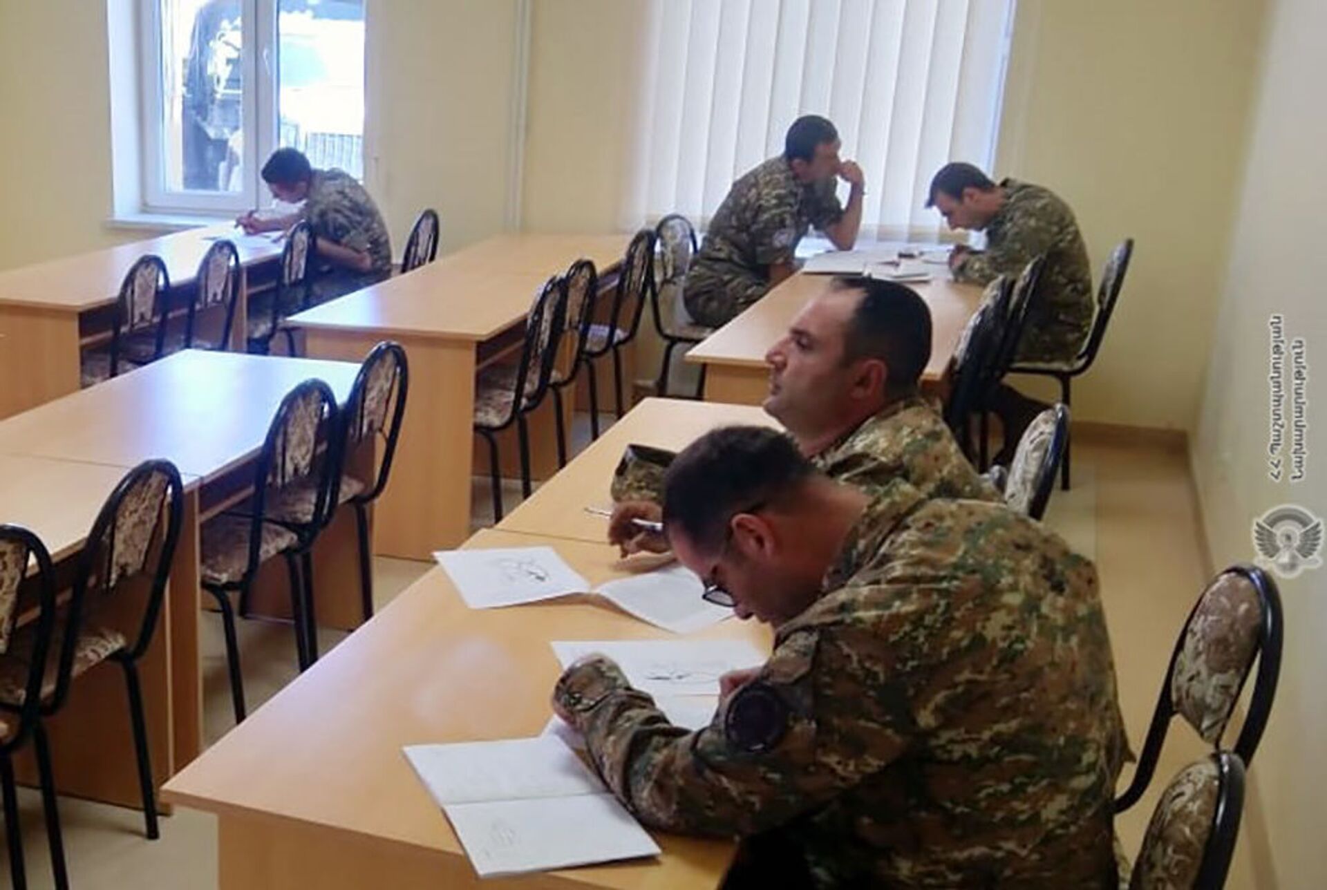 Военнослужащие миротворческой бригады Минобороны проходят курс Руководство младшими командирами, который проводит британская военно-консультативная группа подготовки в учебном центре ZAR Военнослужащие миротворческой бригады Минобороны проходят курс Руководство младшими командирами, который проводит британская военно-консультативная группа подготовки в учебном центре ZAR - Sputnik Արմենիա, 1920, 14.09.2021