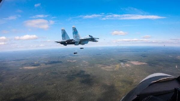 Экипажи ВКС России и бомбардировщиков ЗВО отработали бомбометание в рамках ССУ «Запад-2021» - Sputnik Армения