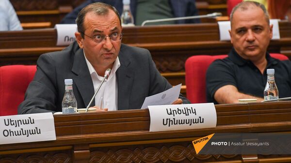 Арцвик Минасян во время заседания НС (13 сентября 2021). Еревaн - Sputnik Армения