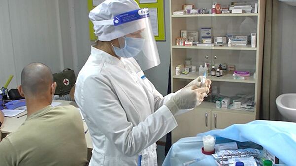 Российские миротворцы завершили плановую ревакцинацию от COVID-19 первым компонентом вакцины Спутник V в Карабахе - Sputnik Армения