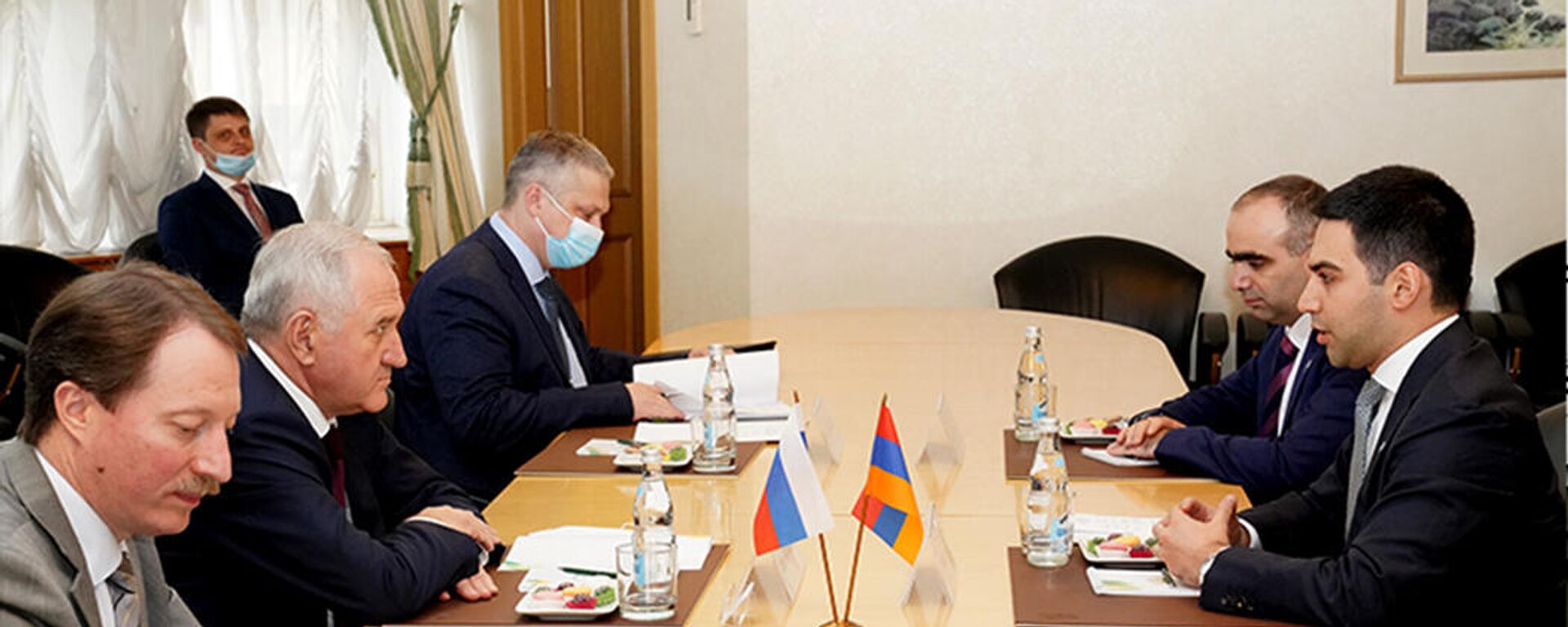 ՊԵԿ նախագահ Ռուստամ Բադասյանը հանդիպել է Ռուսաստանի Դաշնության դաշնային մաքսային ծառայության ղեկավար Վլադիմիր Բուլավինի հետ - Sputnik Արմենիա, 1920, 15.09.2021