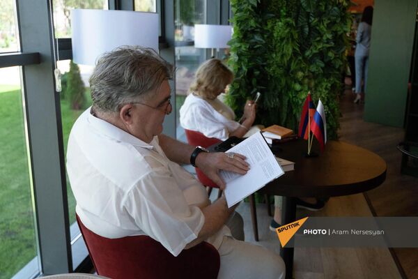 Ռուսական գրքի տուն ոչ պետական մշակութային կենտրոնի բացումը Երևանում Ռուսական գրքի տուն ոչ պետական մշակութային կենտրոնի բացումը Երևանում - Sputnik Արմենիա