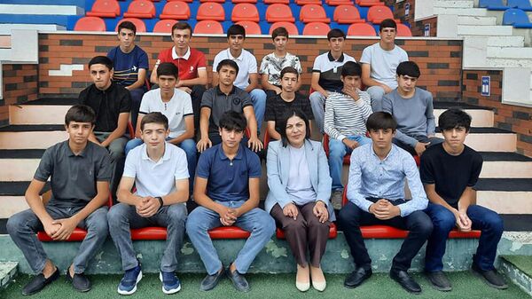 Министр образования Карабаха встретилась с футболистами молодежного клуба Лернаин Арцах - Sputnik Արմենիա