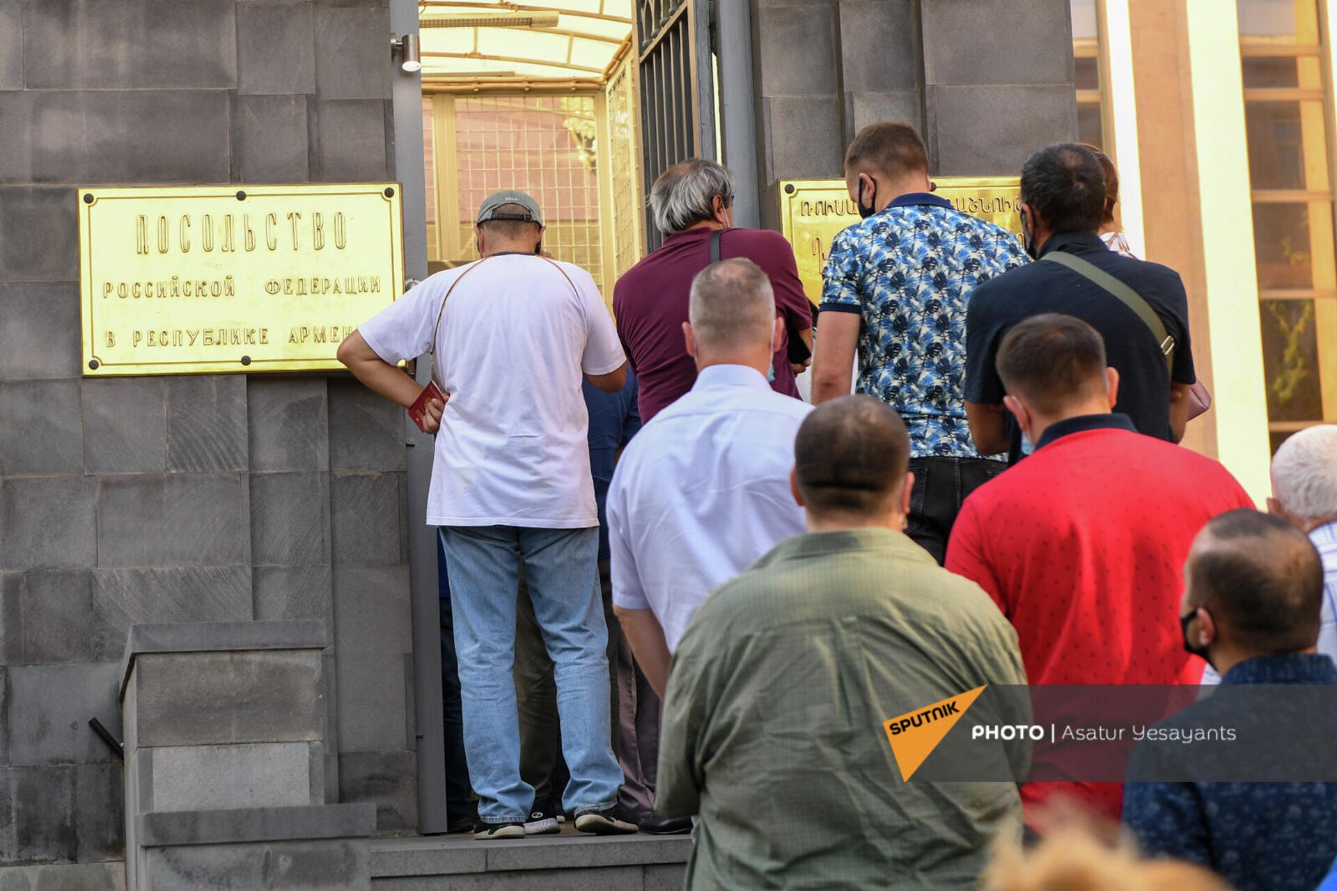 Выборы в Государственную Думу России на территории посольства РФ в Армении (19 сентября 2021). Еревaн Выборы в Государственную Думу России на территории посольства РФ в Армении (19 сентября 2021). Еревaн - Sputnik Армения, 1920, 19.09.2021