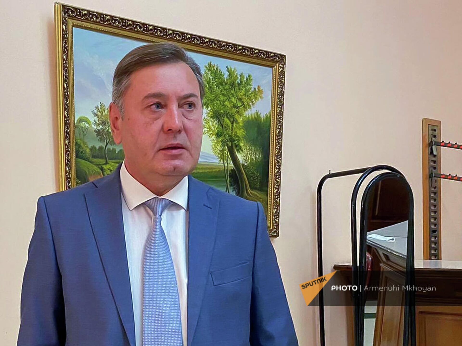 Генконсул России в Гюмри Руслан Кандауров на избирательном участке №8031 (19 сентября 2021). Гюмри Генконсул России в Гюмри Руслан Кандауров на избирательном участке №8031 (19 сентября 2021). Гюмри - Sputnik Армения, 1920, 19.09.2021