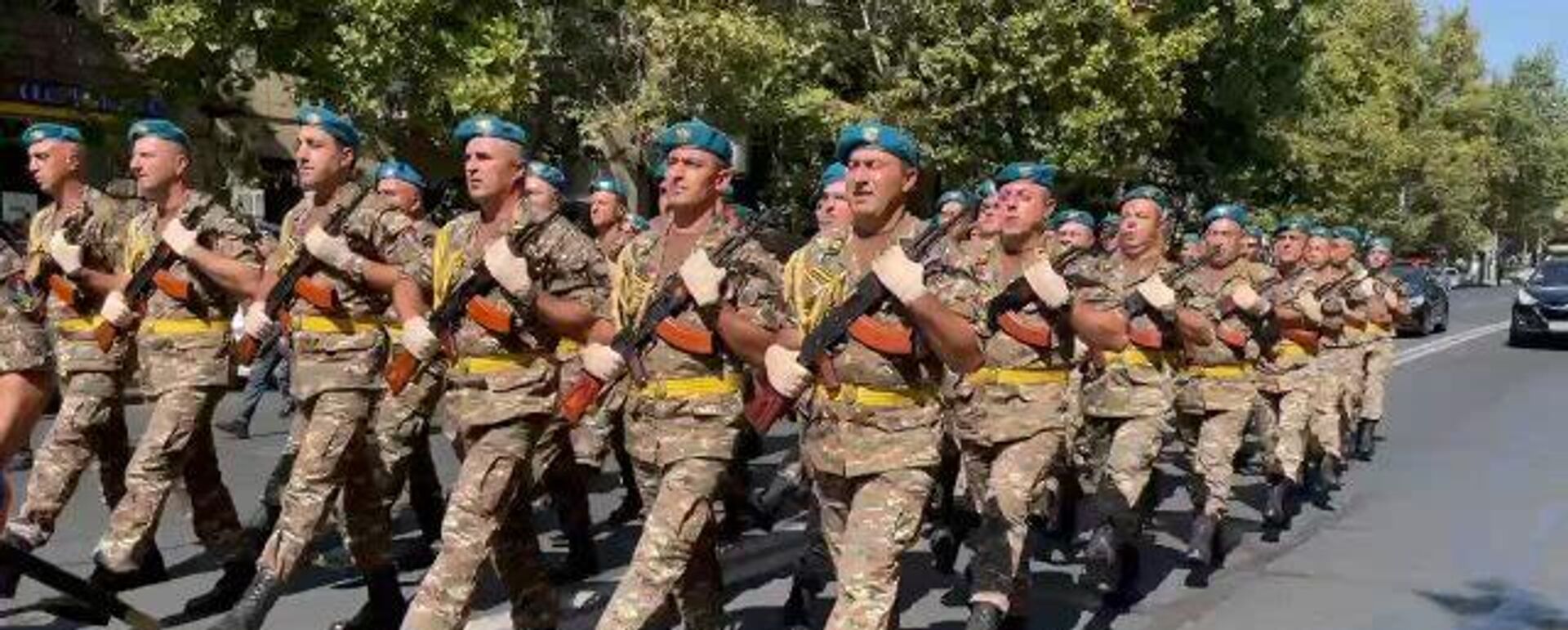 Երևանում տոնական երթ է Երևանում տոնական երթ է - Sputnik Արմենիա, 1920, 21.09.2021