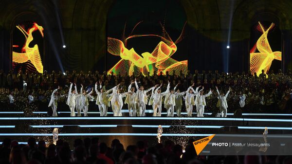 Артисты на сцене во время праздничного концерта по случаю 30-летия независимости Республики Армения (21 сентября 2021). Ереван - Sputnik Армения