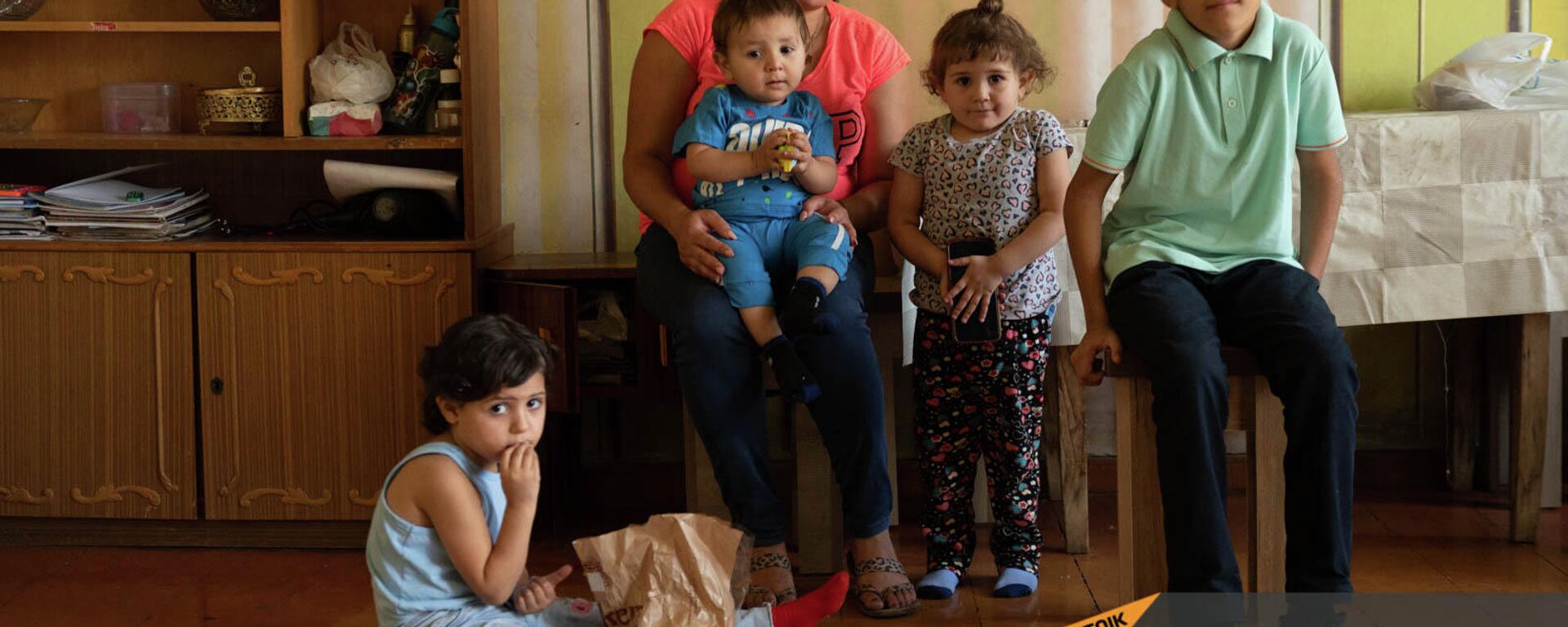 Лиана Жамгарян с детьми - Арутом, Ованнесом, Мерине и Анной - Sputnik Армения, 1920, 25.09.2021