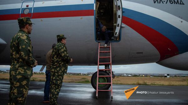 Российский борт с гуманитарным грузом для Карабаха прибыл в Ереван - Sputnik Արմենիա