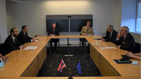 Министр иностранных дел Армении Арарат Мирзоян встретился с верховным представителем ЕС по иностранным делам и политике безопасности Джозефом Борелем (24 сентября 2021). Нью-Йорк - Sputnik Армения