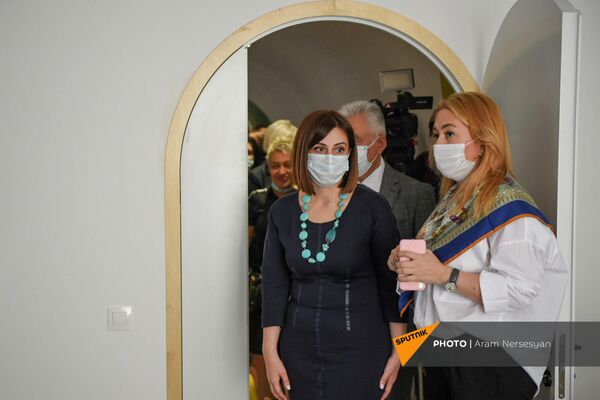 Министр здравоохранения Анаит Аванесян на открытии Клиники паллиативного ухода Гематологического центра им. Р. Йоляна (28 сентября 2021). Еревaн Министр здравоохранения Анаит Аванесян на открытии Клиники паллиативного ухода Гематологического центра им. Р. Йоляна (28 сентября 2021). Еревaн - Sputnik Армения