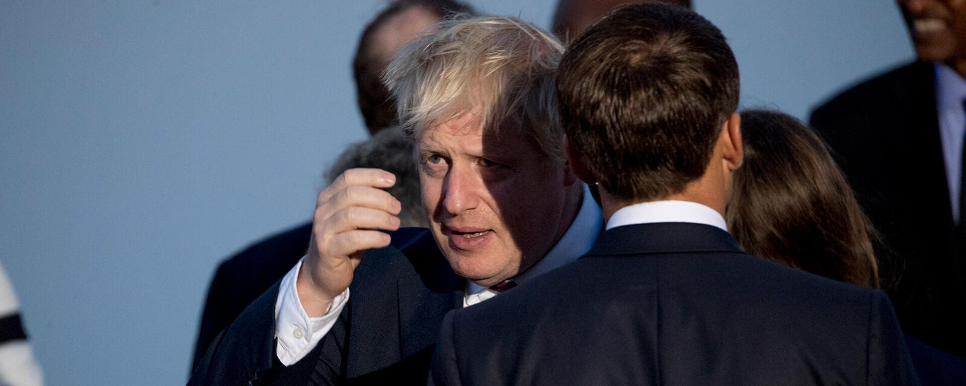 Премьер-министр Великобритании Борис Джонсон и президент Франции Эммануэль Макрон на саммите G-7 (25 августа 2019). Биарриц - Sputnik Армения, 1920, 28.09.2021