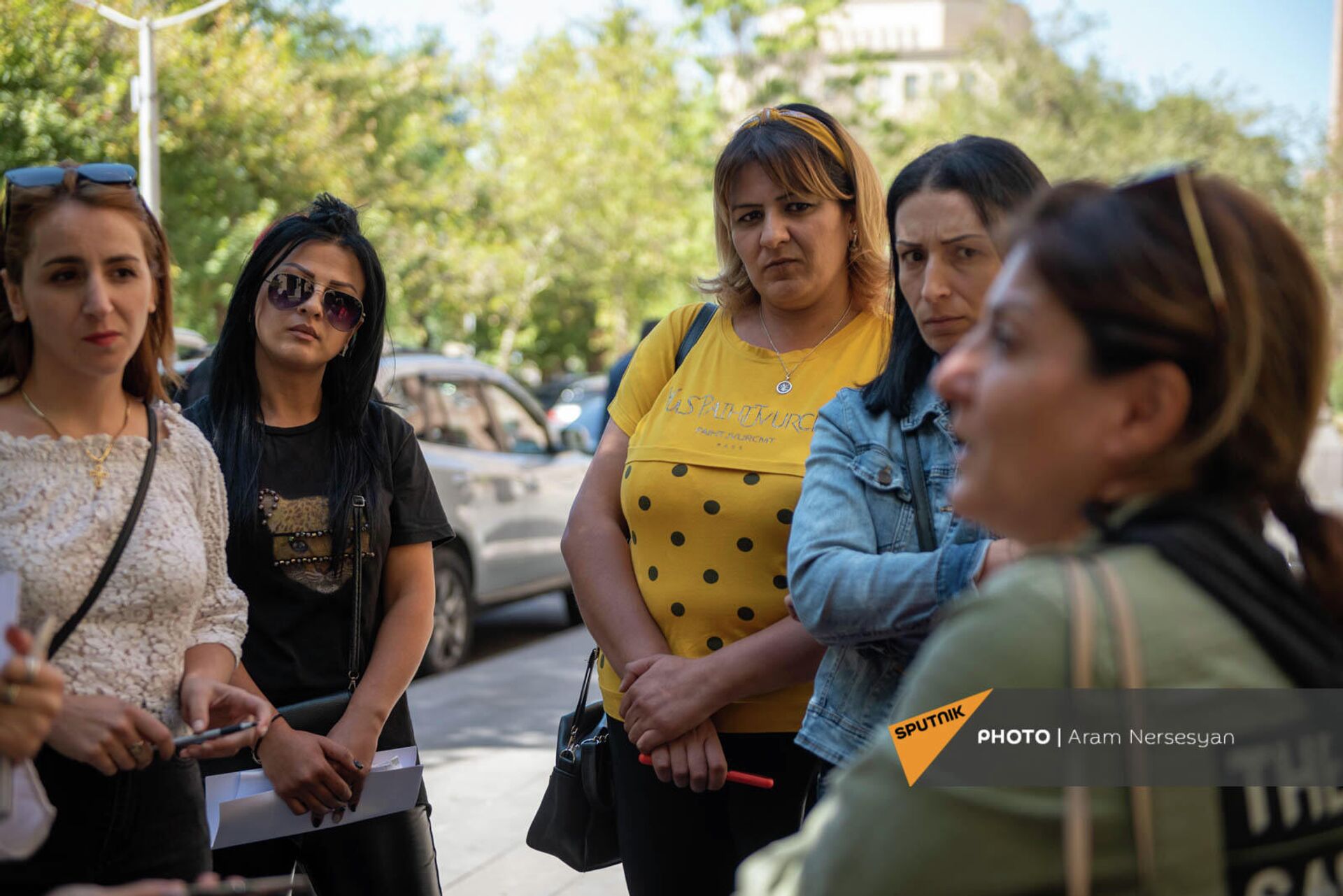 Родители детей с ограниченными возможностями перед зданием министерства здравоохранения Родители детей с ограниченными возможностями перед зданием министерства здравоохранения - Sputnik Արմենիա, 1920, 28.09.2021