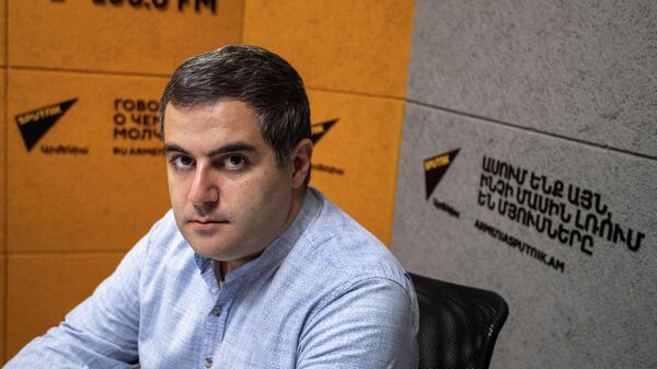 Политолог-экономист Грант Микаелян в гостях радио Sputnik - Sputnik Армения