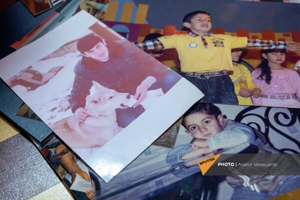 Семейные фотографии погибшего Мгера Апикяна Семейные фотографии погибшего Мгера Апикяна - Sputnik Армения