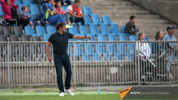 Главный тренер ФК Арарат-Армения Дмитрий Гунько на матче 8-го тура Vbert АПЛ между ФК Севан и ФК Арарат-Армения (29 сентября 2021). Еревaн - Sputnik Армения