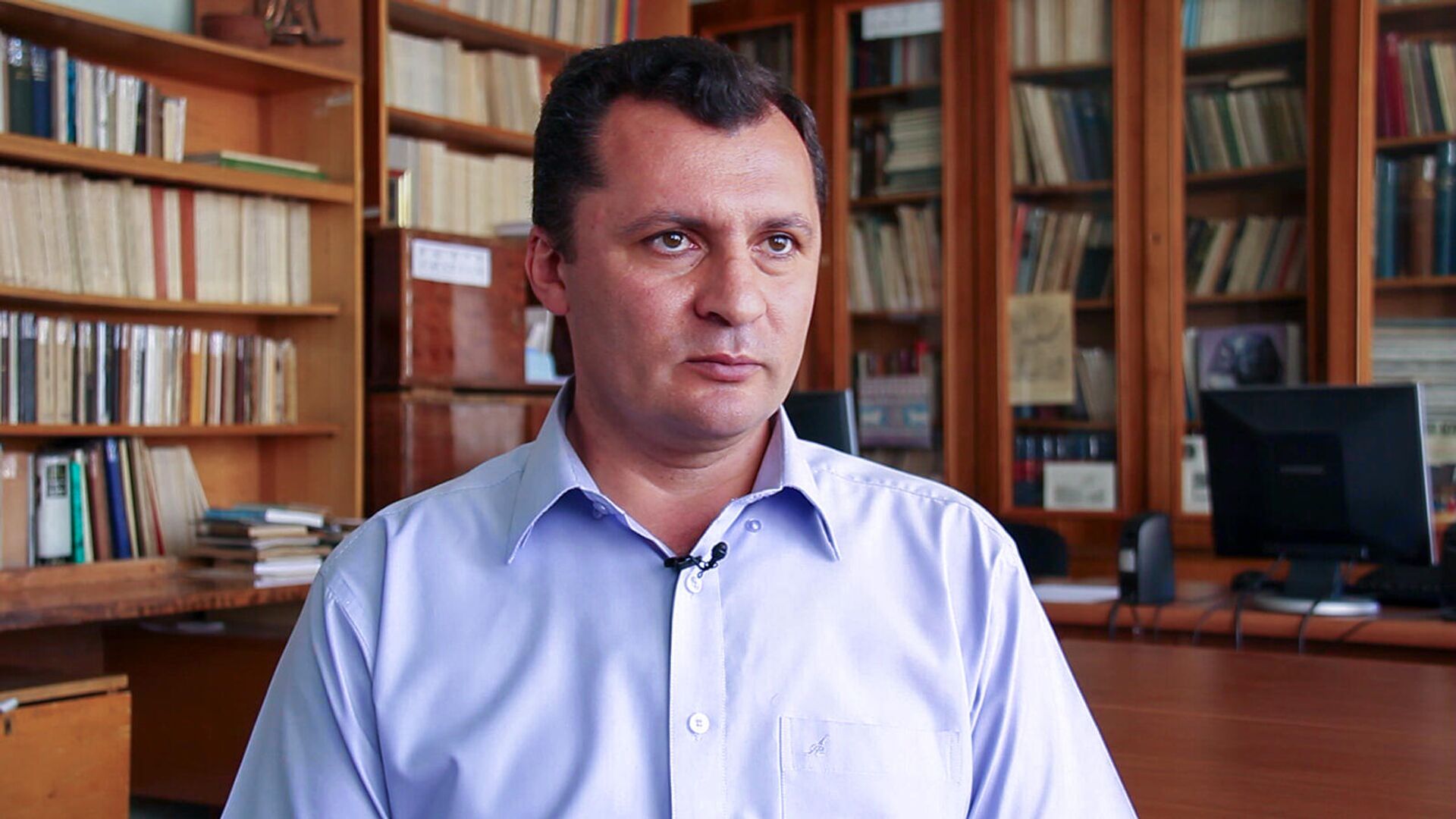Артак Мовсисян во время интервью - Sputnik Армения, 1920, 02.10.2021