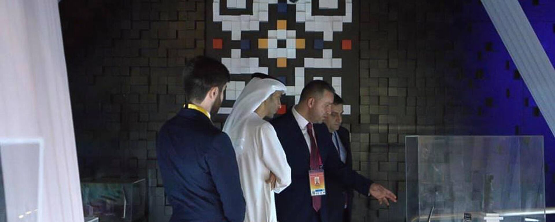 Министры внешней торговли ОАЭ Тани бин Ахмед Аль-Зеюди и экономики Армении Ваган Керобян в армянском павильоне на EXPO 2020 Dubai (1 октября 2021). Дубай - Sputnik Արմենիա, 1920, 02.10.2021