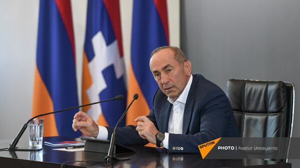 Пресс-конференция второго президента РА, лидера блока Армения Роберта Кочаряна (4 октября 2021). Еревaн - Sputnik Արմենիա